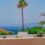 Villa Angel's Poolside
