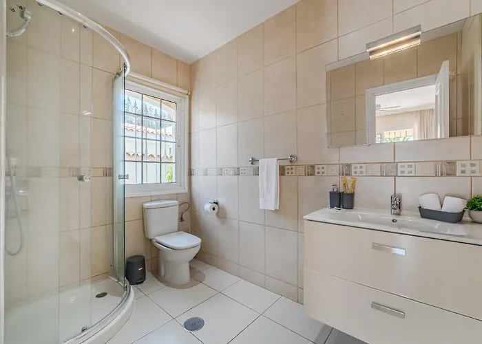 Angel's Poolside Villa *