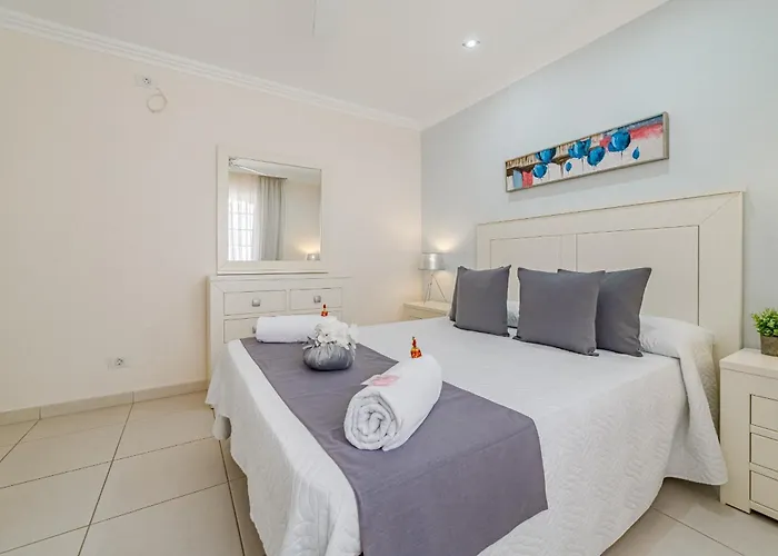 Villa Angel's Poolside Callao Salvaje