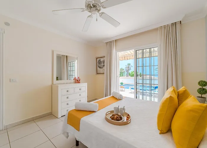 Villa Angel's Poolside