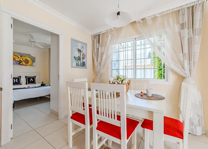 Angel's Poolside Villa *