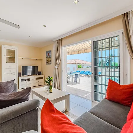 Angel's Poolside Callao Salvaje