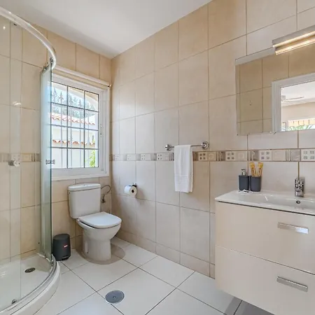 Angel's Poolside Villa *