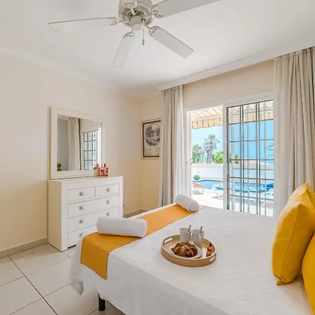 Villa Angel's Poolside