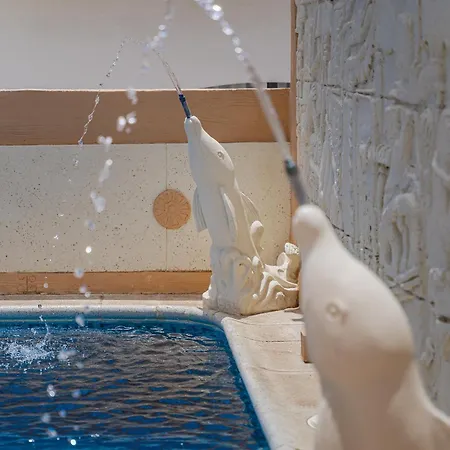 Angel's Poolside كالاو سالفاجي
