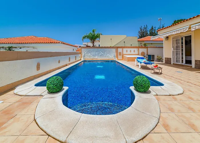 Angel's Poolside Callao Salvaje