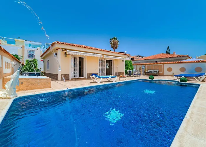 Villa Angel's Poolside Callao Salvaje