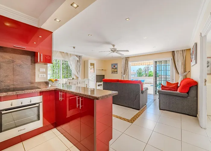 Villa Angel's Poolside