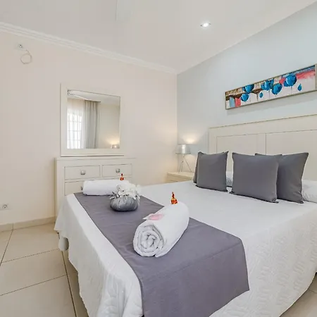 Villa Angel's Poolside Callao Salvaje