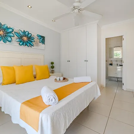 Villa Angel's Poolside Callao Salvaje