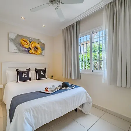 Angel's Poolside Callao Salvaje