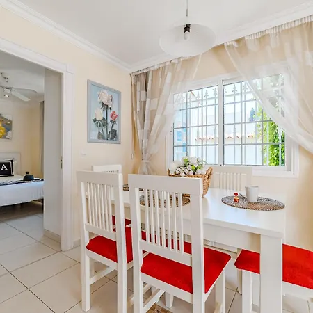 Angel's Poolside Villa *