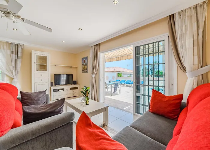 Angel's Poolside Callao Salvaje