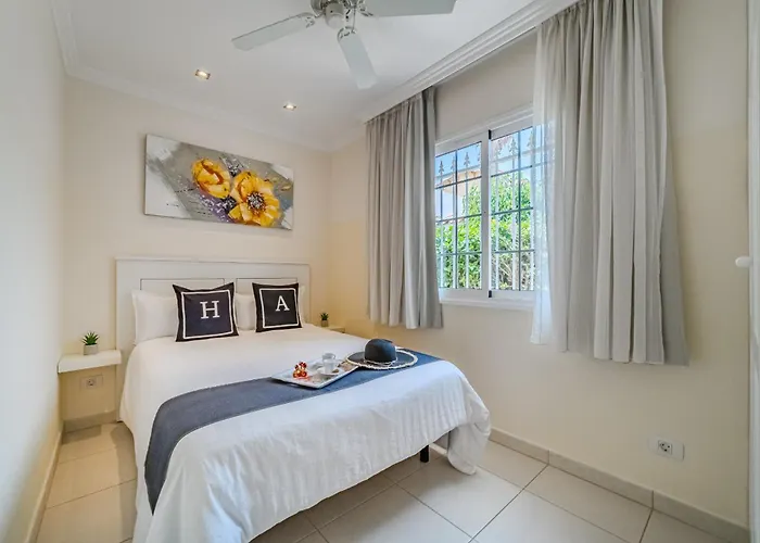 Angel's Poolside Callao Salvaje